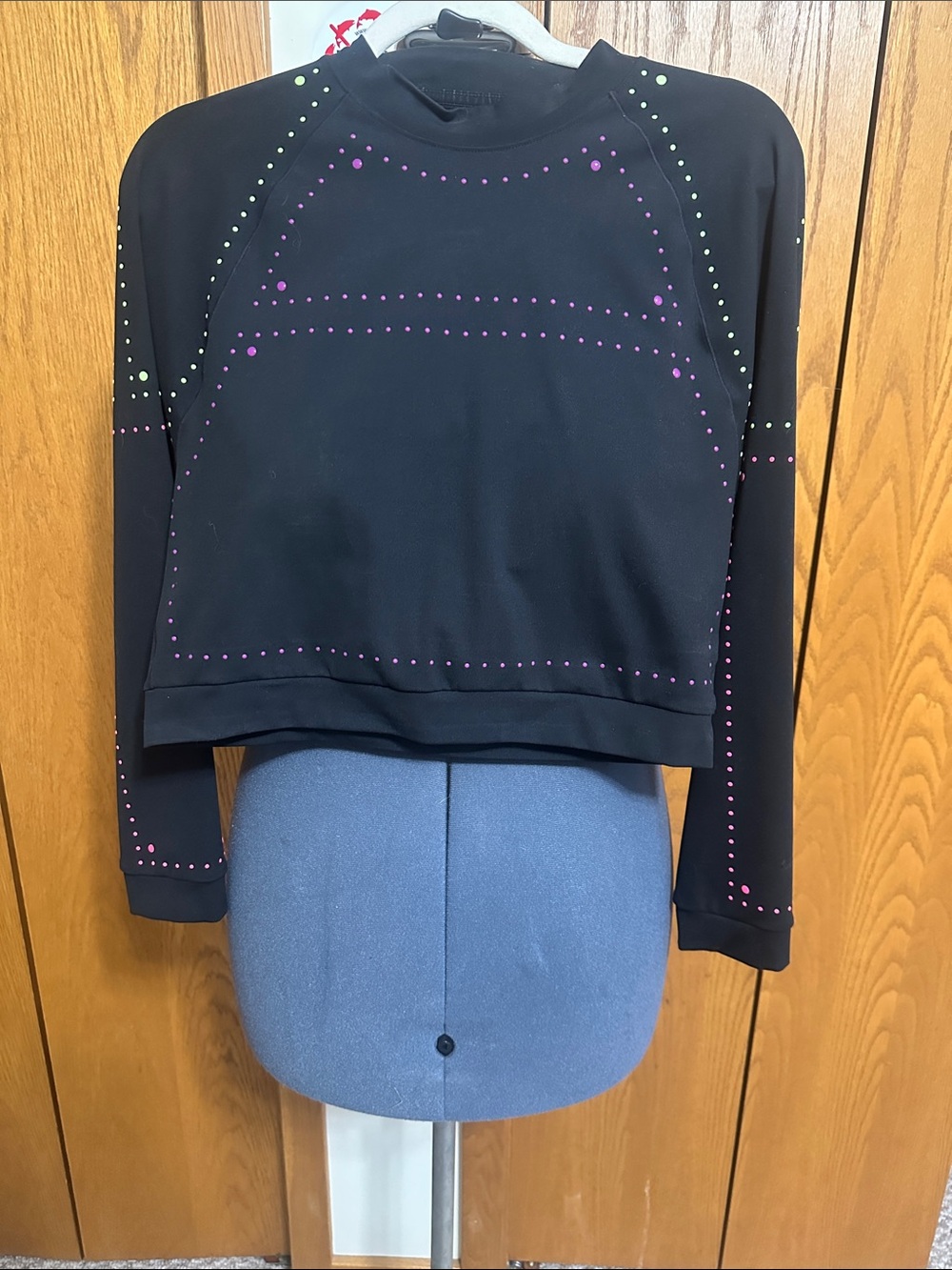 **LIKE NEW** NIKE DRI-FIT CROPPED SHIRT